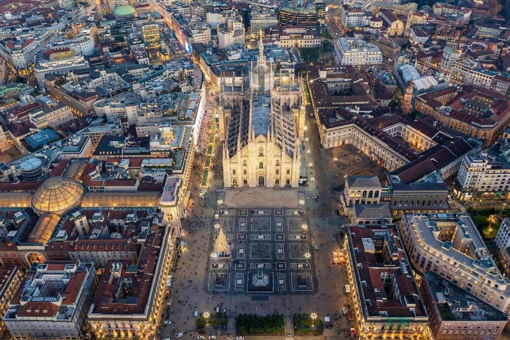 Duomo 10 Min Luxury • Terrazzo • Wi-Fi • Netflix Apartment Milan Bagian luar foto
