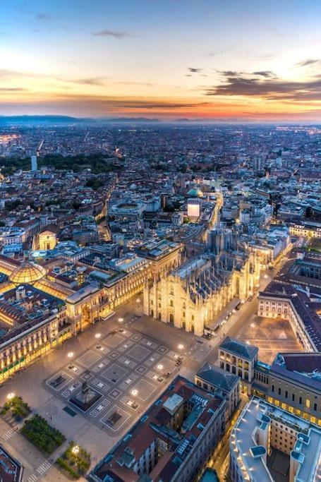 Duomo 10 Min Luxury • Terrazzo • Wi-Fi • Netflix Apartment Milan Bagian luar foto