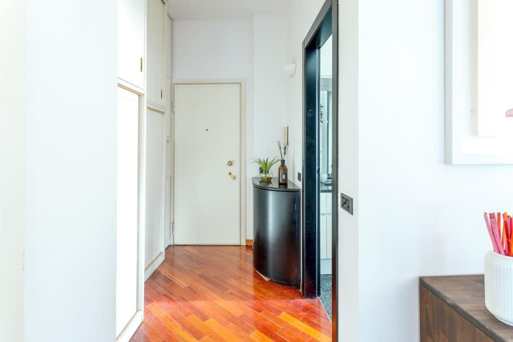 Duomo 10 Min Luxury • Terrazzo • Wi-Fi • Netflix Apartment Milan Bagian luar foto