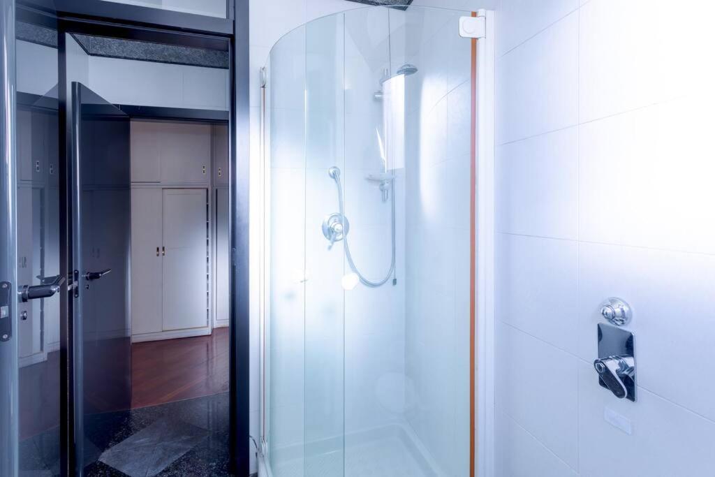 Duomo 10 Min Luxury • Terrazzo • Wi-Fi • Netflix Apartment Milan Bagian luar foto