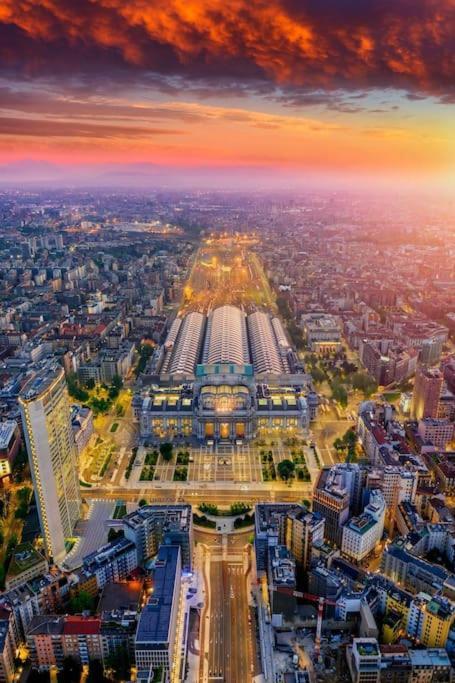 Duomo 10 Min Luxury • Terrazzo • Wi-Fi • Netflix Apartment Milan Bagian luar foto